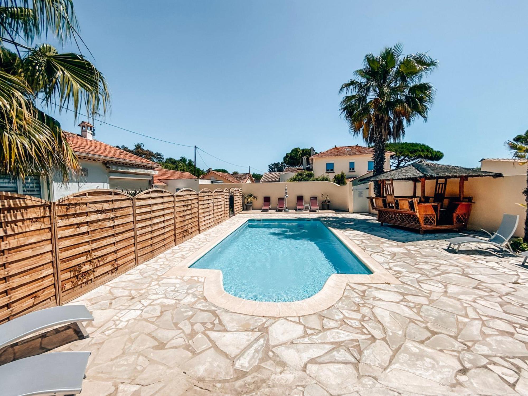 Reve D'Azur En Bord De Mer A La Nartelle Avec Piscine Dans La Residence, Terrasse, Bbq, 2 Chambres 2 Sdb Logement De 35M2 Draps Inclus Sainte-Maxime Extérieur photo
