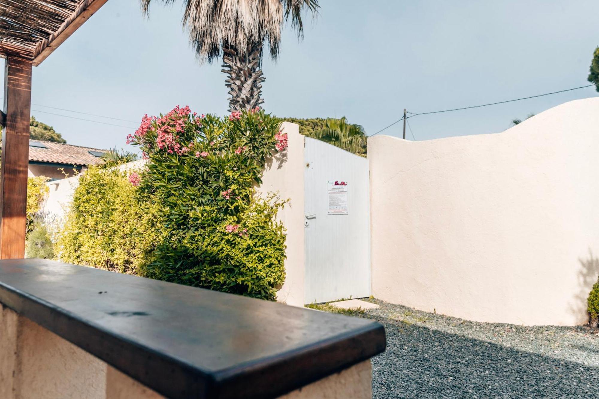 Reve D'Azur En Bord De Mer A La Nartelle Avec Piscine Dans La Residence, Terrasse, Bbq, 2 Chambres 2 Sdb Logement De 35M2 Draps Inclus Sainte-Maxime Extérieur photo